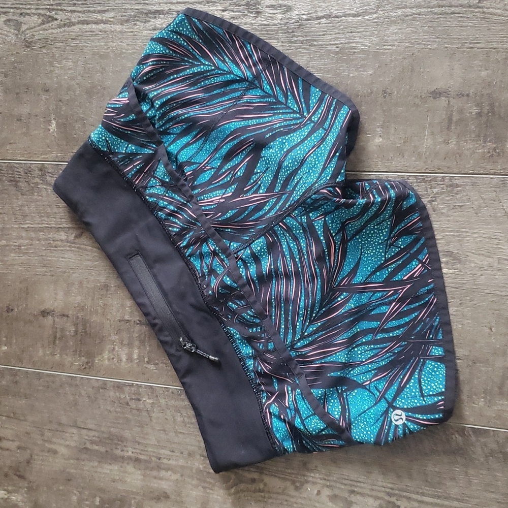 Lululemon shorts Palm Lace Tofino Teal Multi Black